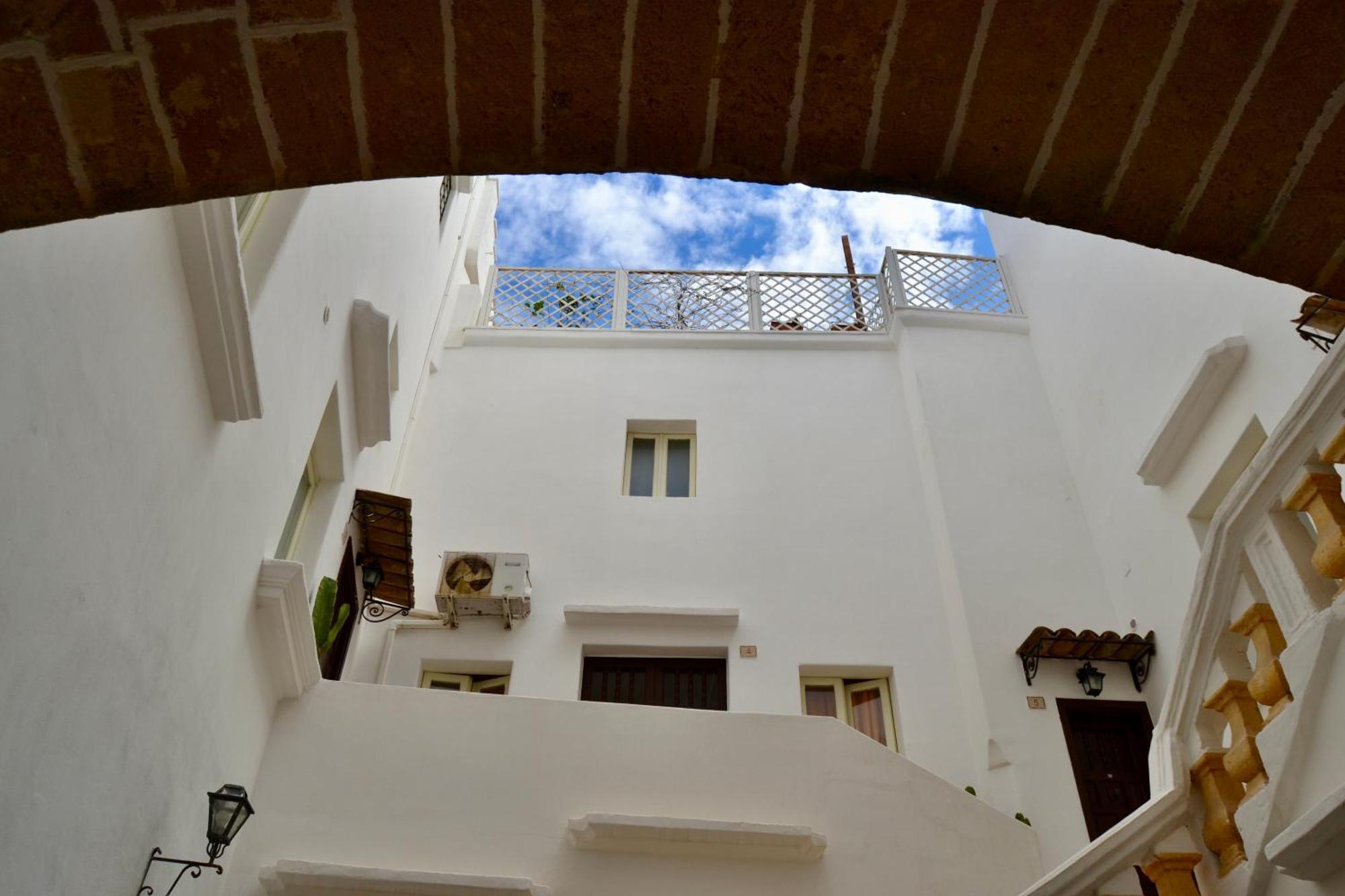 Kallistos Suites & Apartments Gallipoli Exterior photo